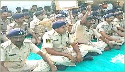 
Hundreds of jail police personnel go on mass CL in Gujarat 
